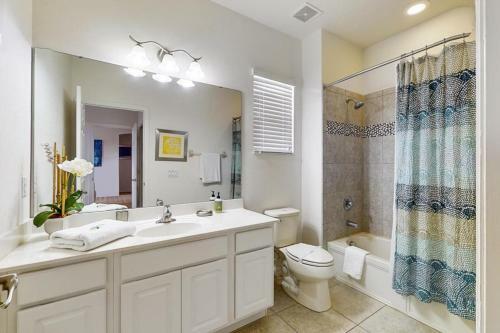 Beautiful 6 Bedroom Home With Games & More! Home