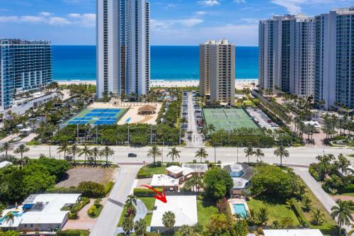 Steps To Beach! Luxe Stay/chef's Kitchen, Bbq & Lanai
