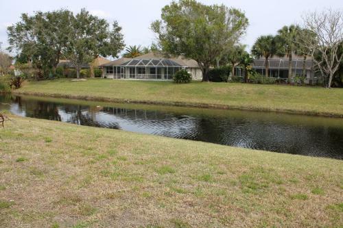 Spacious And Private Pool House, 15 Min To Beach