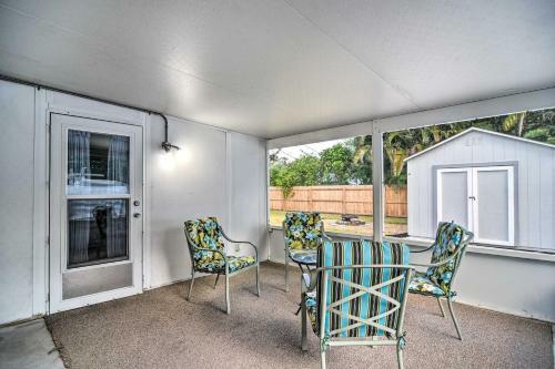 Sunny Hideout With Fenced-in Yard Pets Welcome