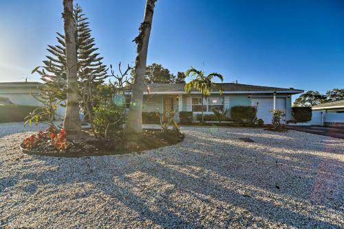 Lush Seminole Surf Inn With Backyard Fire Pit