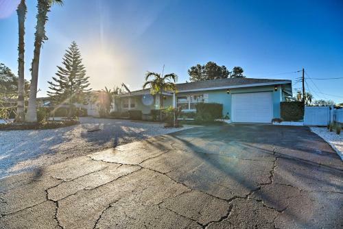 Lush Seminole Surf Inn With Backyard Fire Pit