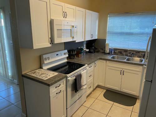 Cozy St Pete Florida Home Near Beach & Downtown