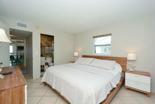 Canal 315 - Right In Siesta Key Village!