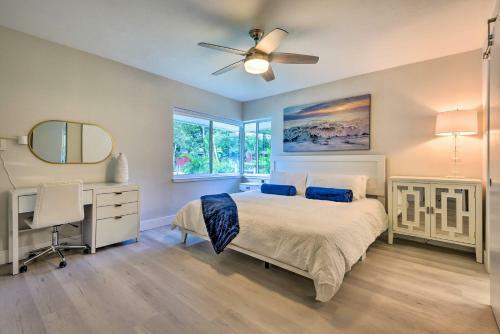 Waterfront Sarasota Estate Dock And Boat Lift!