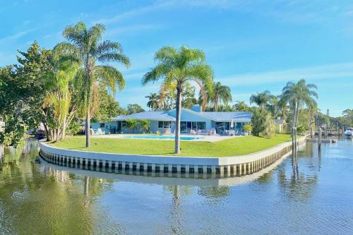 Waterfront Sarasota Estate Dock And Boat Lift!