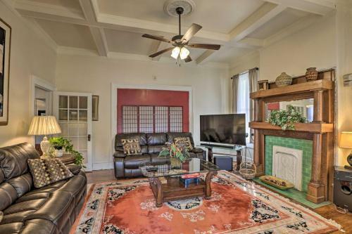 Central Albany Home With Covered Porch And Patio!
