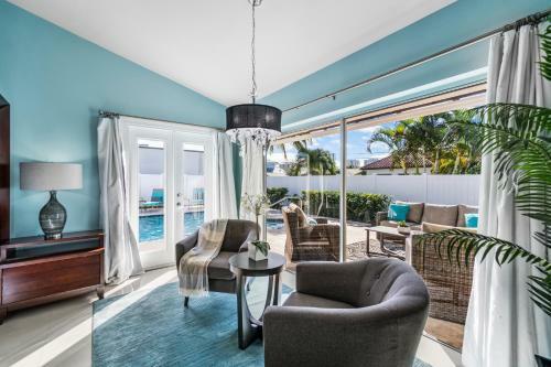 Heated Pool/htub & Pool Cabana W/tv Walk To Beach!