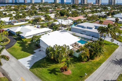 Heated Pool/htub & Pool Cabana W/tv Walk To Beach!