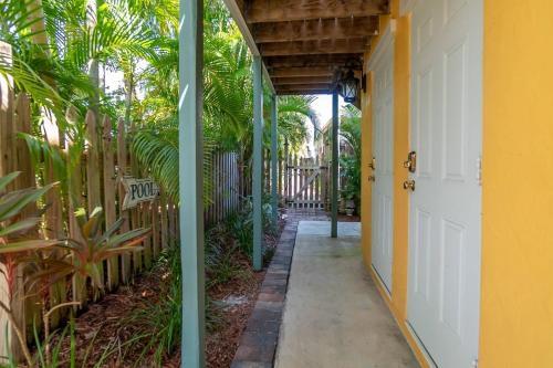 Tropical Nola Studio Vacation Rental