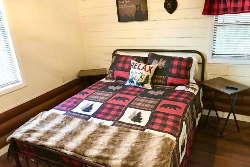 Spacious Cabin In The City*private Swimming Pool