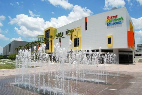 #1 Stadium Home.close 2 Airport/stadium/beaches