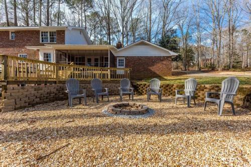 Lakefront Home-2car Garage-tvs-luxury Master Suite