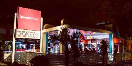 Apartamento #1 St.pete Beach Unit*walk To Bars, Beaches, Restaurants And More.