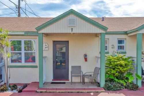 Cozy Cottage On Mad Beach - Newly Renovated!!