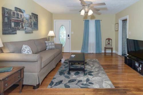 The Columbus Cottage Mins To Benning Downtown