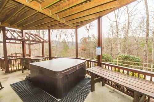 Christmas Lodge-secluded Near Downtown Blue Ridge
