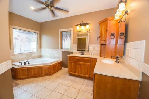Christmas Lodge-secluded Near Downtown Blue Ridge