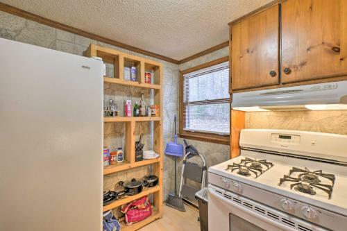 Woodsy Blue Ridge Retreat, 3 Mi To Downtown!