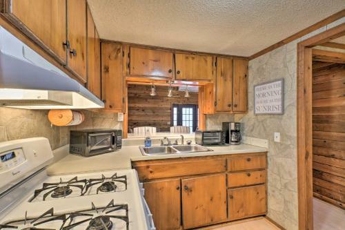 Woodsy Blue Ridge Retreat, 3 Mi To Downtown!