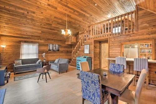 Woodsy Blue Ridge Retreat, 3 Mi To Downtown!