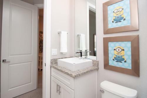 Villa 4 Br 4 Ba Self Check-in Close To Disney Theme Parks