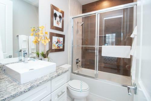 Villa 4 Br 4 Ba Self Check-in Close To Disney Theme Parks