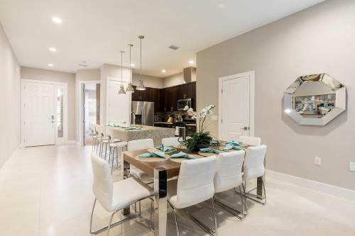 4 Br 4 Ba Deluxe Villa Full Kitchen 5min To Disneyworld