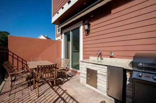 Hotel Summerville Resort 4 Bedrooms Villa