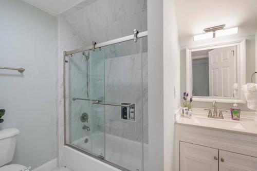 Gathering Gable-5 Bdrm Sleeps 10 - 10 Min To Downtwn