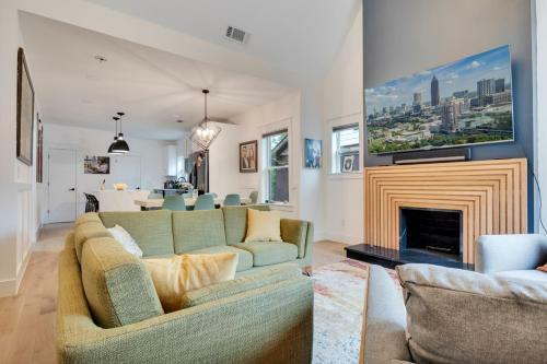 Elegant City Getaway With King Beds And Luxe Bath!