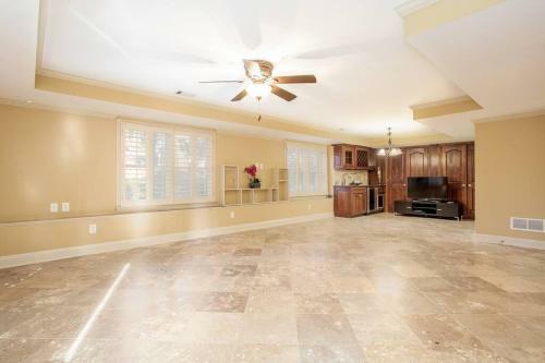 Beautiful 5br 5ba With Hot Tub In Sandy Springs