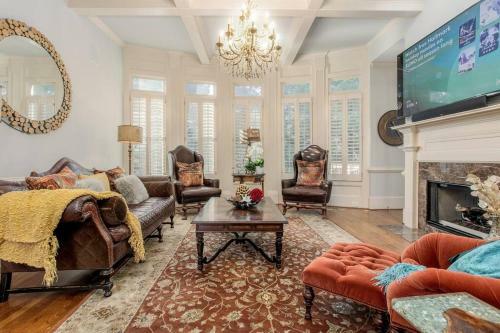 Beautiful 5br 5ba With Hot Tub In Sandy Springs