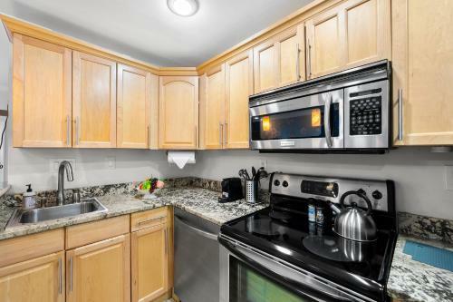 Apartamento Local And Colorful Studio With Parking In Top Location