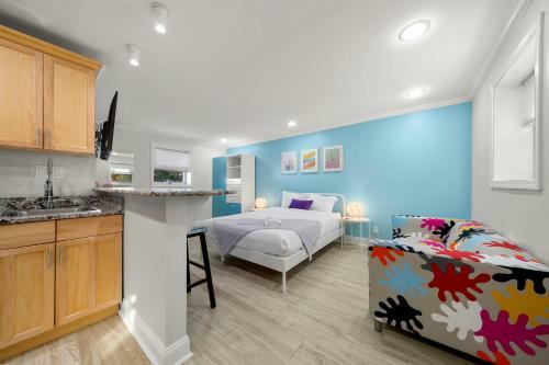 Apartamento Local And Colorful Studio With Parking In Top Location