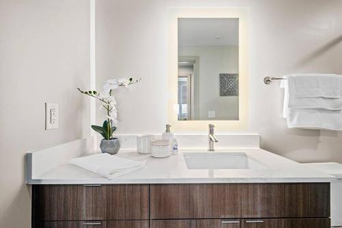 Apartamento Contemporary And Centrally Located In **buckhead**