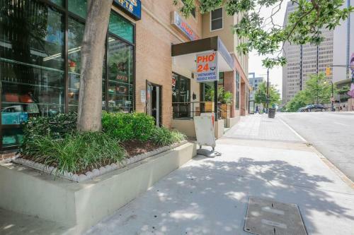 Traditional 1bed 1bath Condo Downtown Atlanta