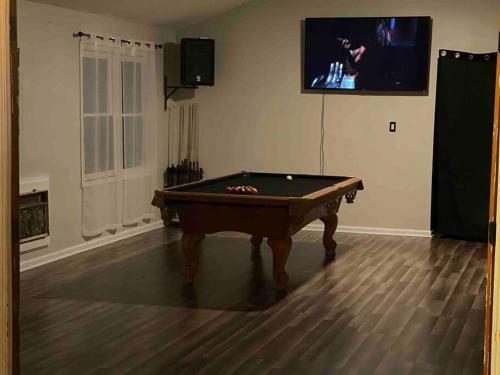 King Size Bed Suite Home In Atlanta
