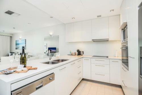 Luxury Beachfront Apartment At The Breeze - Free Wifi