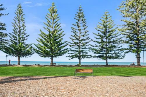 Luxury Beachfront Apartment At The Breeze - Free Wifi