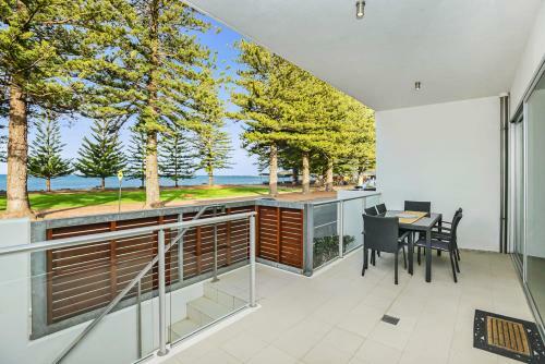Luxury Beachfront Apartment At The Breeze - Free Wifi