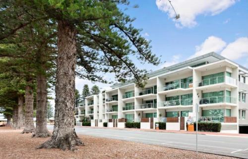 Luxury Beachfront Apartment At The Breeze - Free Wifi