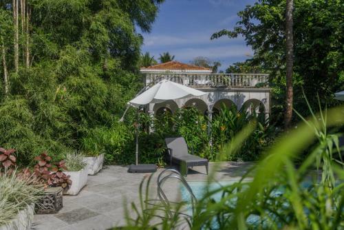 Villa Loto Bianco By Hireavilla, Siolim