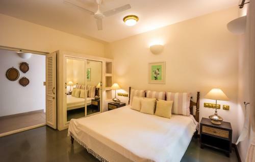 Villa Loto Bianco By Hireavilla, Siolim