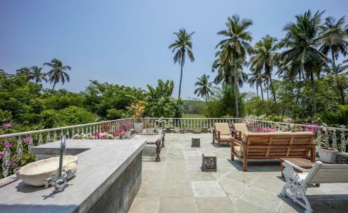 Villa Loto Bianco By Hireavilla, Siolim