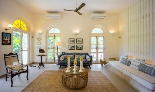 Villa Loto Bianco By Hireavilla, Siolim