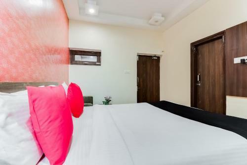 Capital O 7418 Hotel Vijay Delux