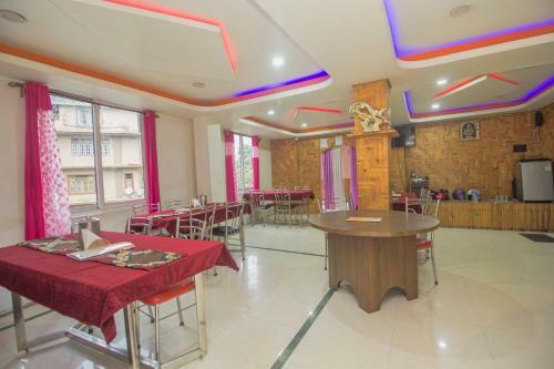 Oyo 27898 Hotel Isita International