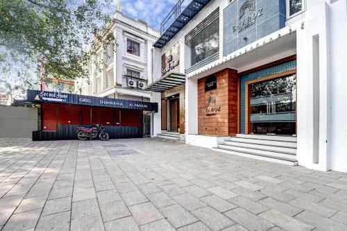 Hotel Townhouse Oak Sharoz Residency