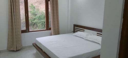 Bed & Breakfast Solitude Home Stay